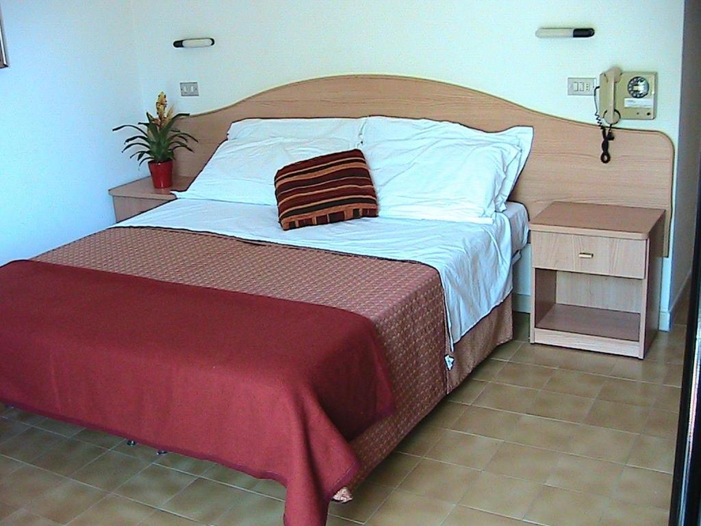 Hotel Universo Rimini Phòng bức ảnh