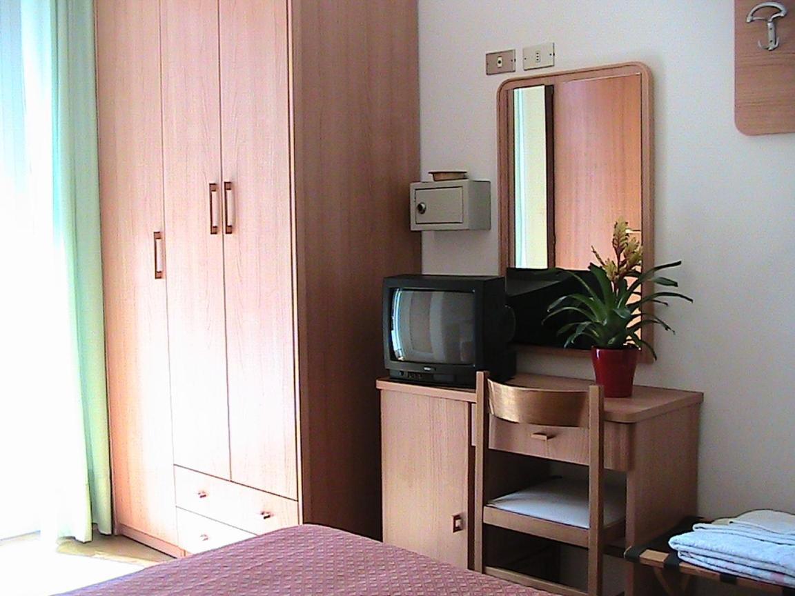 Hotel Universo Rimini Ngoại thất bức ảnh