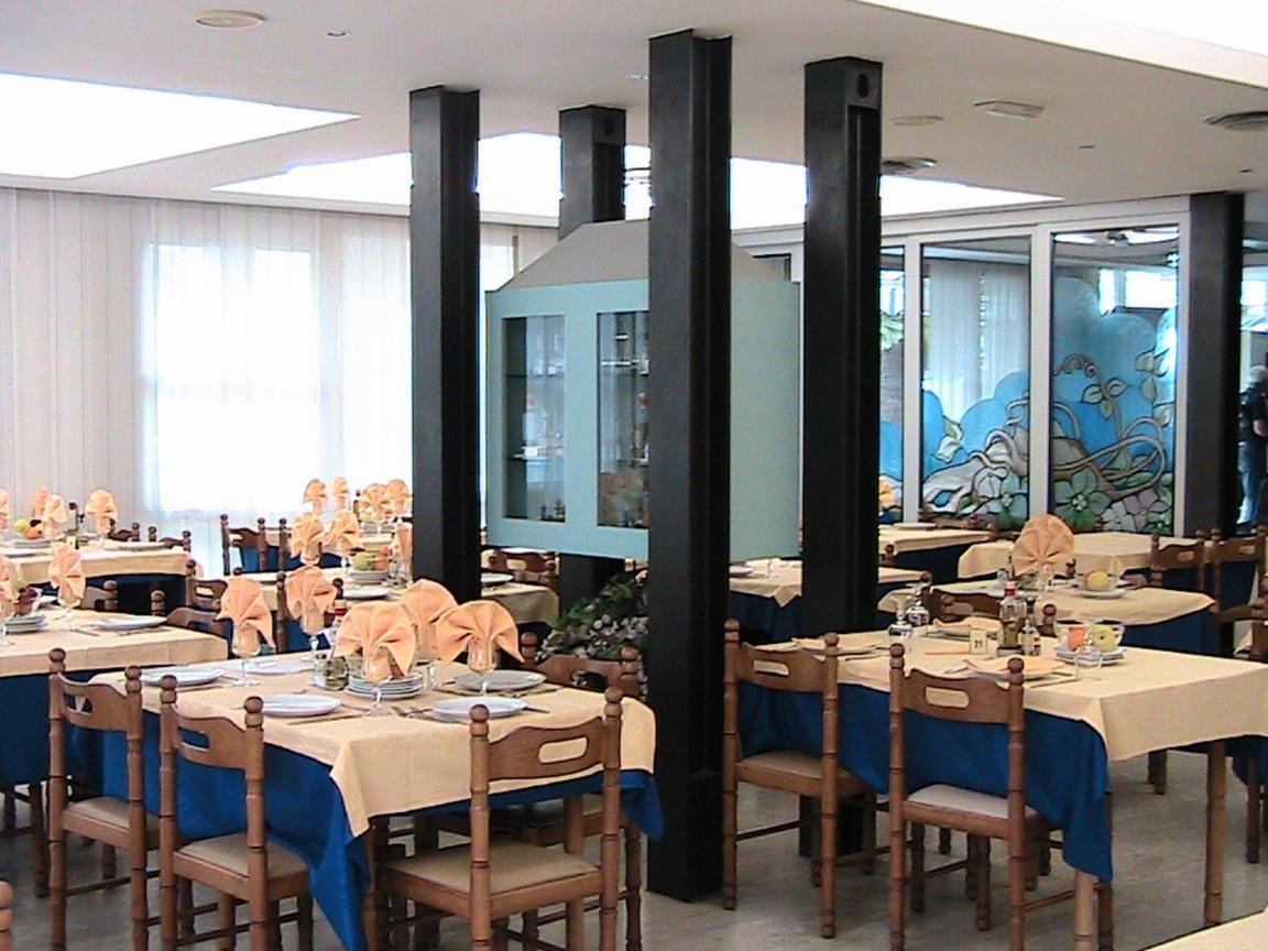Hotel Universo Rimini Ngoại thất bức ảnh